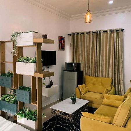 Cozy Studio Unit In Lekki Phase 1 - Kitchen, 24-7 Light, Wifi, Netflix Lägenhet Lagos Exteriör bild